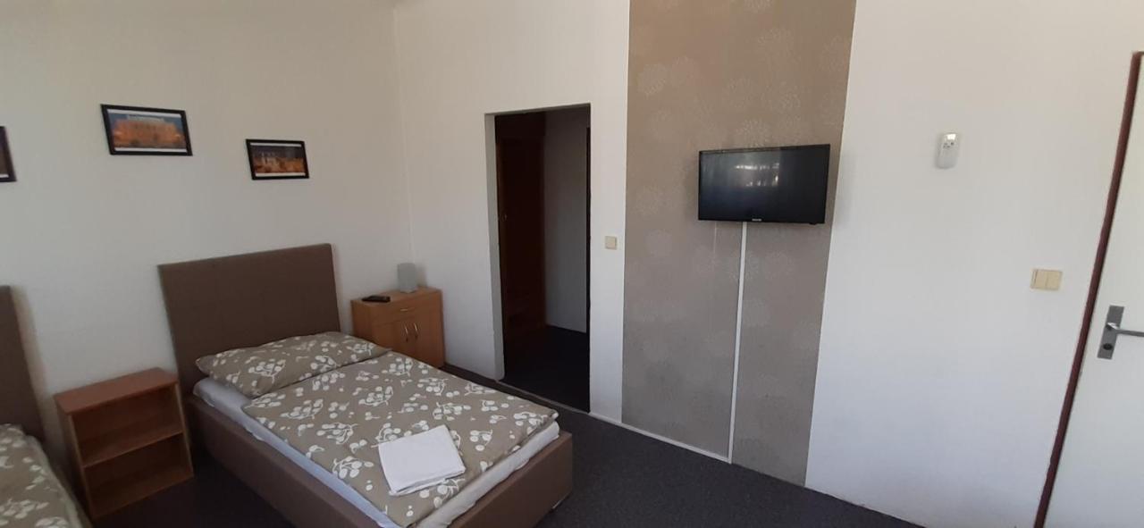 Hostel Prazacka Prag Dış mekan fotoğraf