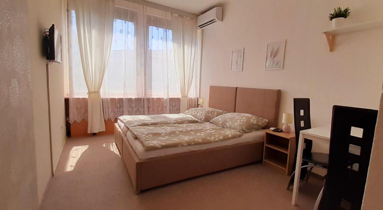 Hostel Prazacka Prag Dış mekan fotoğraf