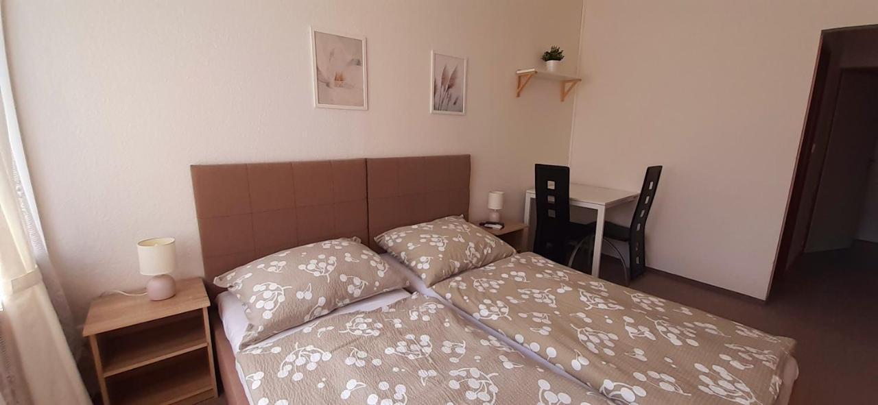 Hostel Prazacka Prag Dış mekan fotoğraf