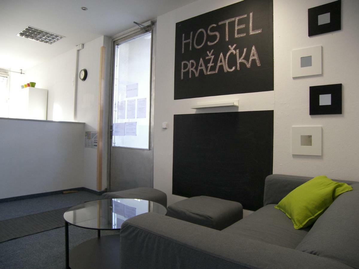 Hostel Prazacka Prag Dış mekan fotoğraf